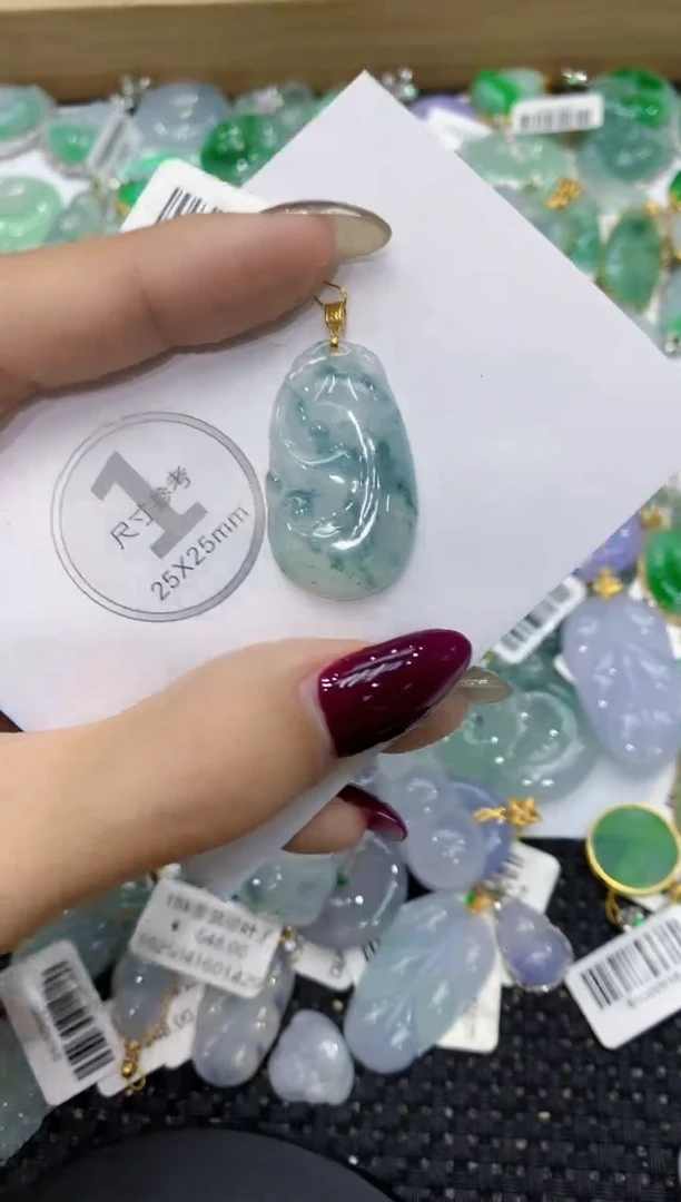 翡翠18K金镶嵌颈饰111111111111