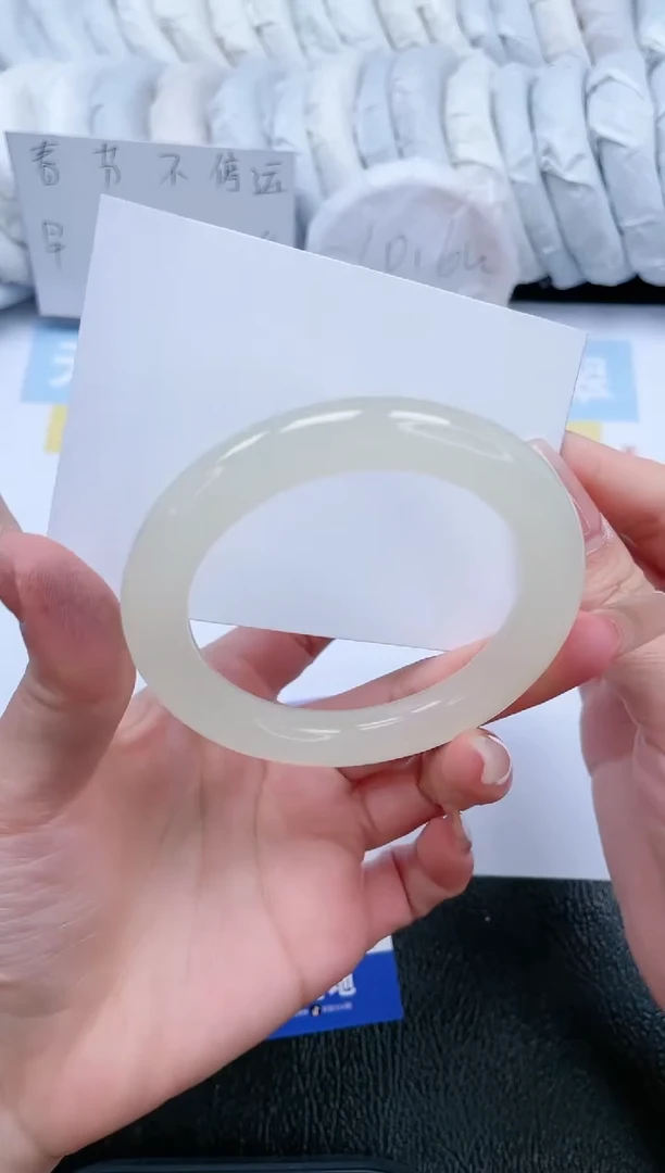 【闪购商品】石英质玉手镯未镶嵌T124-55