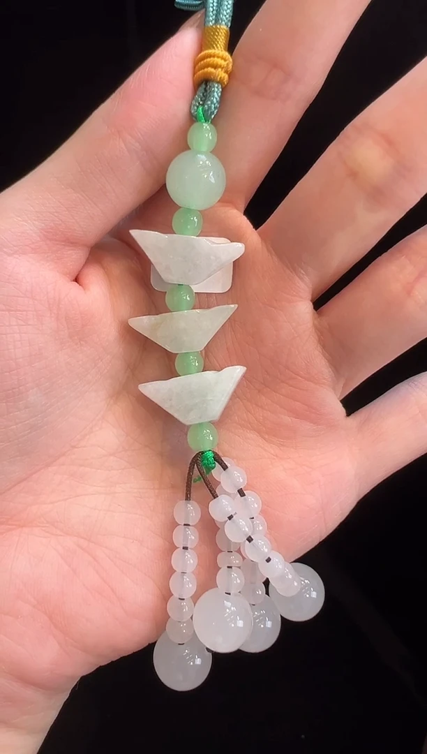 翡翠挂件未镶嵌翡翠