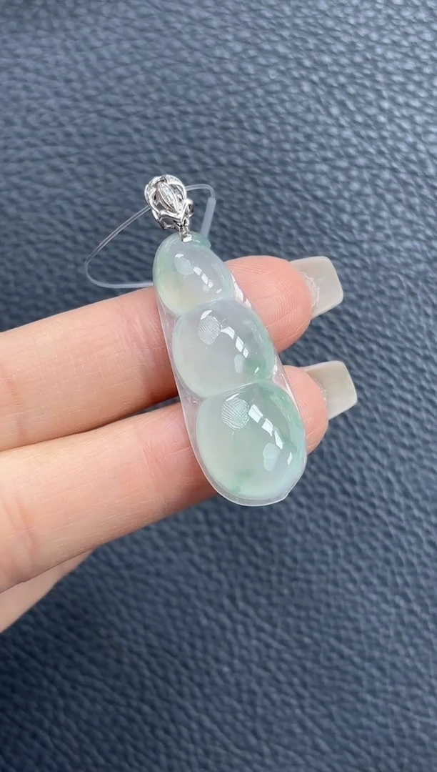 颈饰18K金镶嵌翡翠YM870-9 福豆