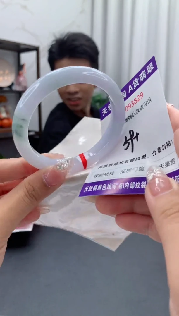 未镶嵌手镯翡翠有纹，完美者勿拍