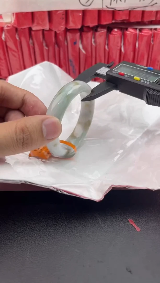 【闪购商品】翡翠手镯未镶嵌5翡翠手镯（微瑕）