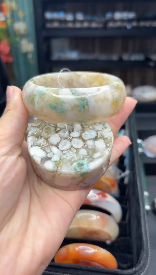 【闪购商品】石英质玉手镯未镶嵌1074（56圈赠送镯心）