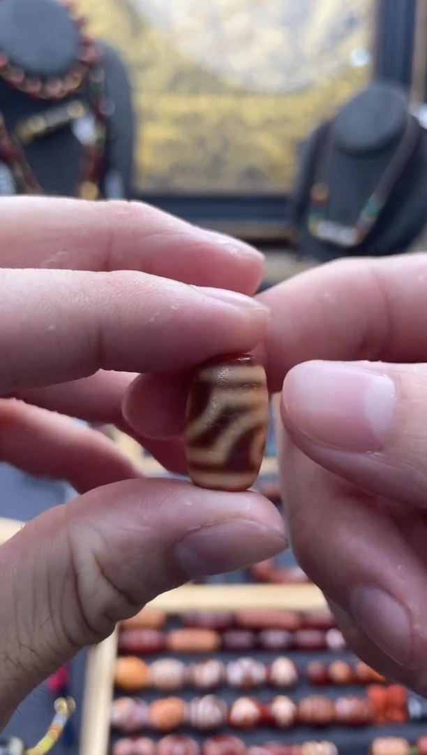 玛瑙/玉髓颈饰未镶嵌金蟾5a桶珠如意二眼单珠