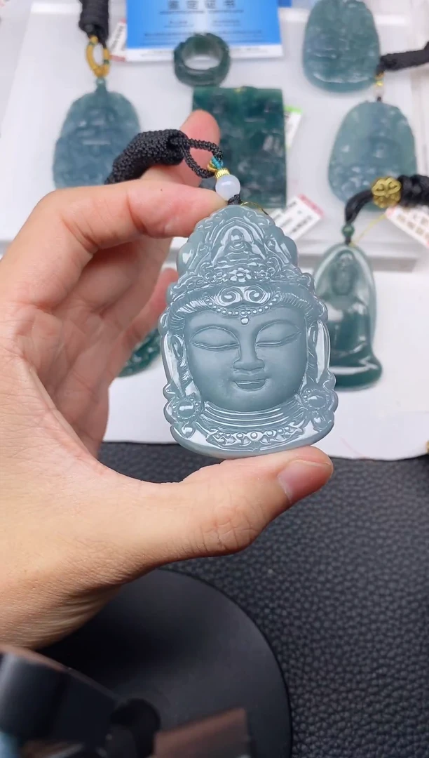 颈饰未镶嵌翡翠