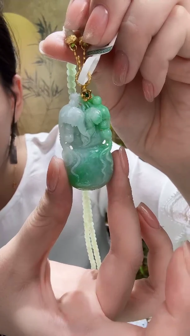 颈饰未镶嵌翡翠吊坠