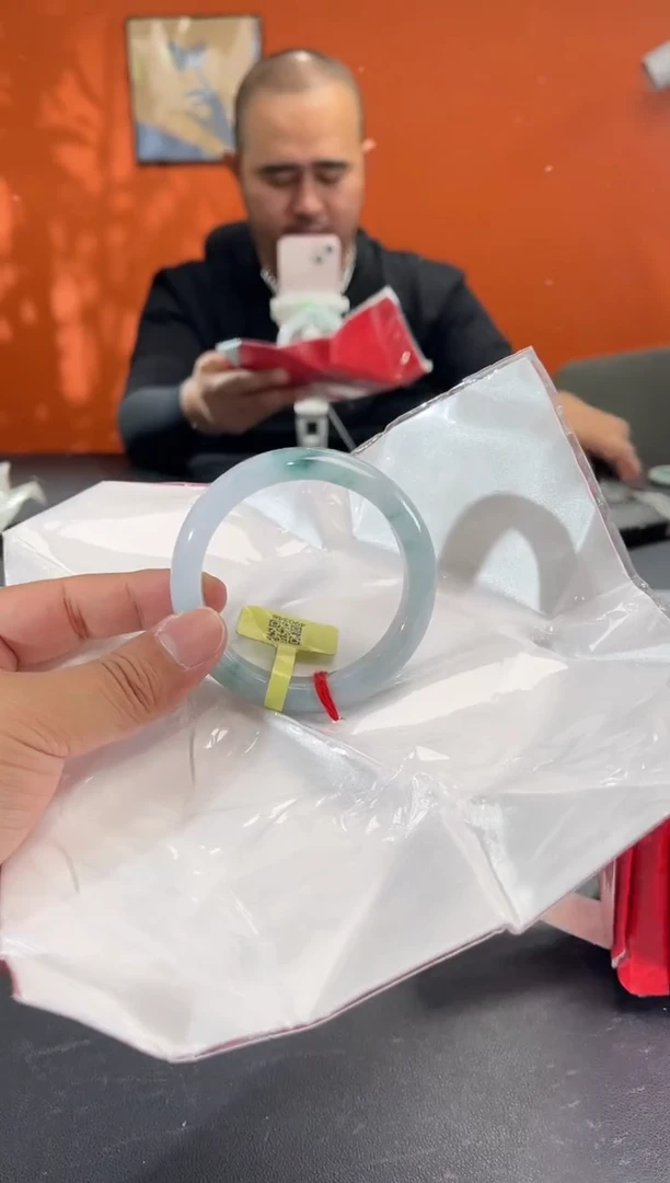 未镶嵌手镯翡翠1        圈口56