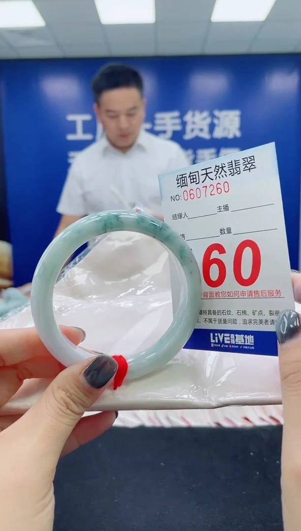 未镶嵌手镯翡翠天然翡翠手镯