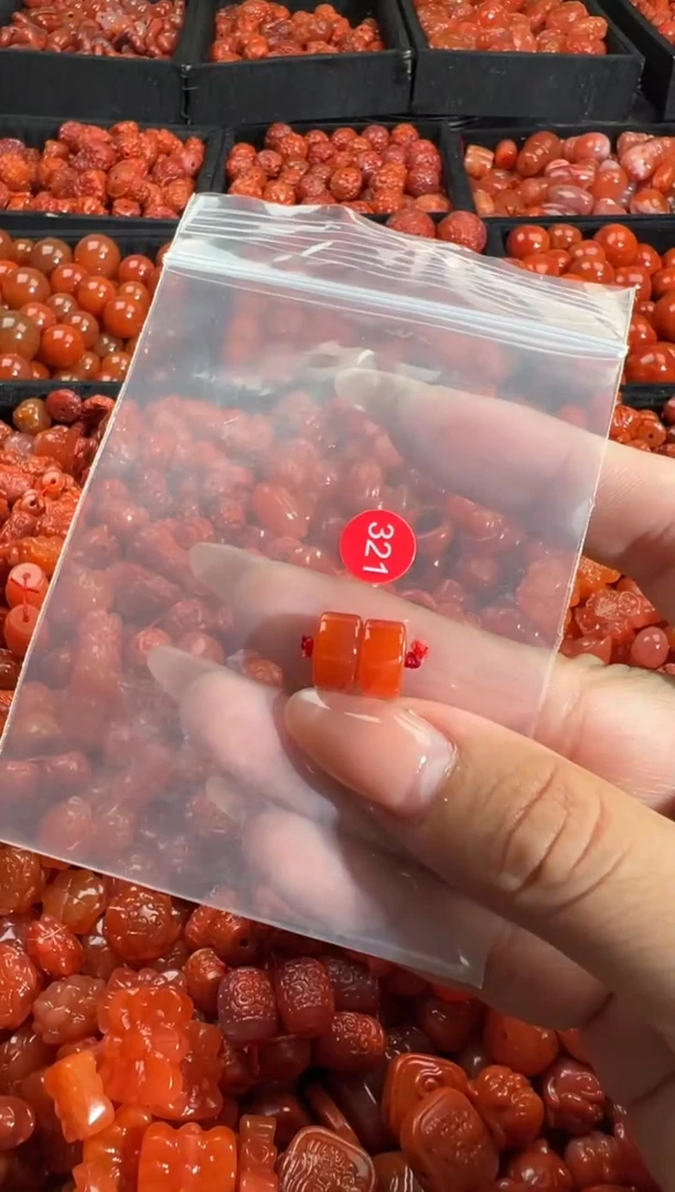 南红玛瑙未镶嵌颈饰1