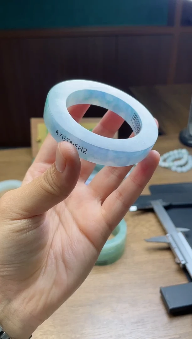 未镶嵌手镯定制翡翠?**工定制