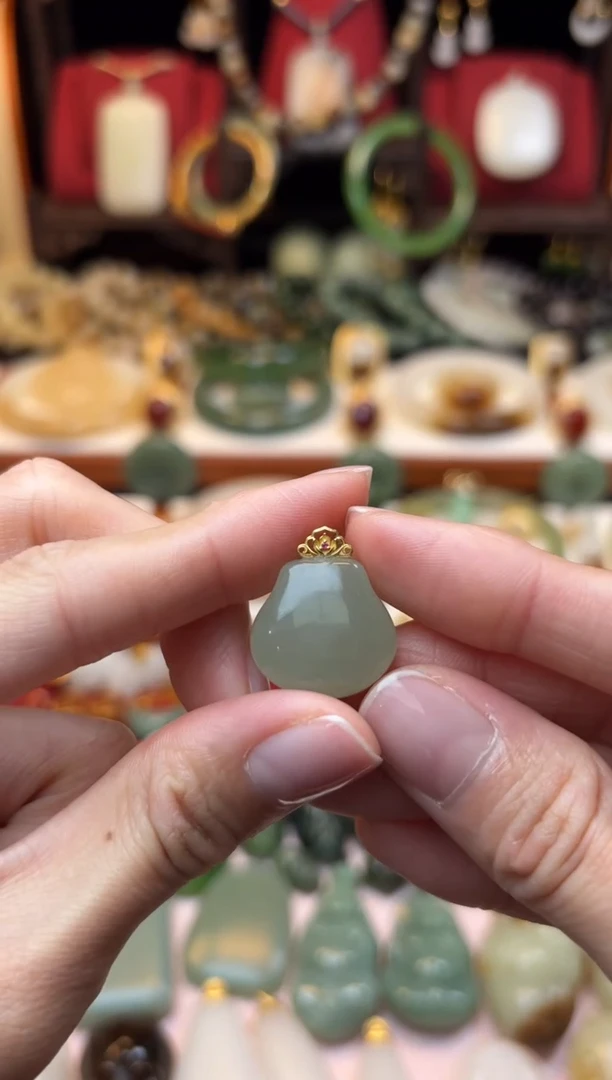 【闪购商品】和田玉挂件18K金镶嵌放漏