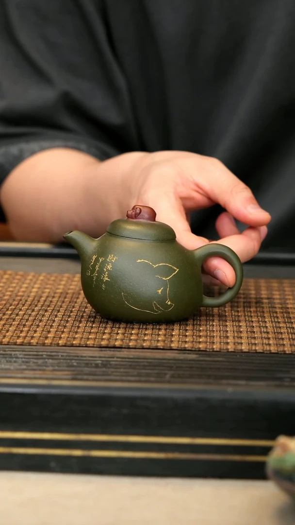 茶壶紫砂40《生肖猪》碧玉砂