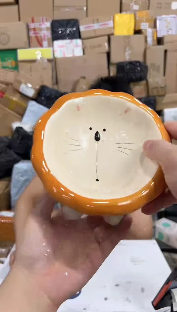 瓷片小号狮子猫碗