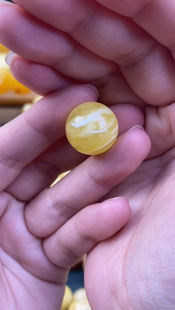 【闪购商品】琥珀裸石未镶嵌月.64/卡17.1