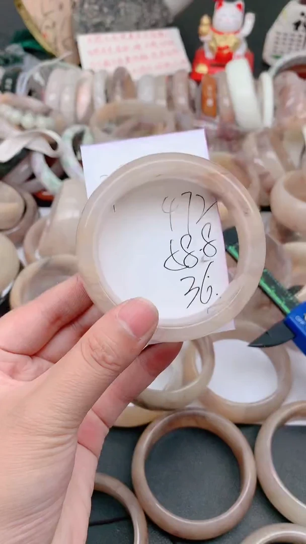 未镶嵌手镯石英质玉472