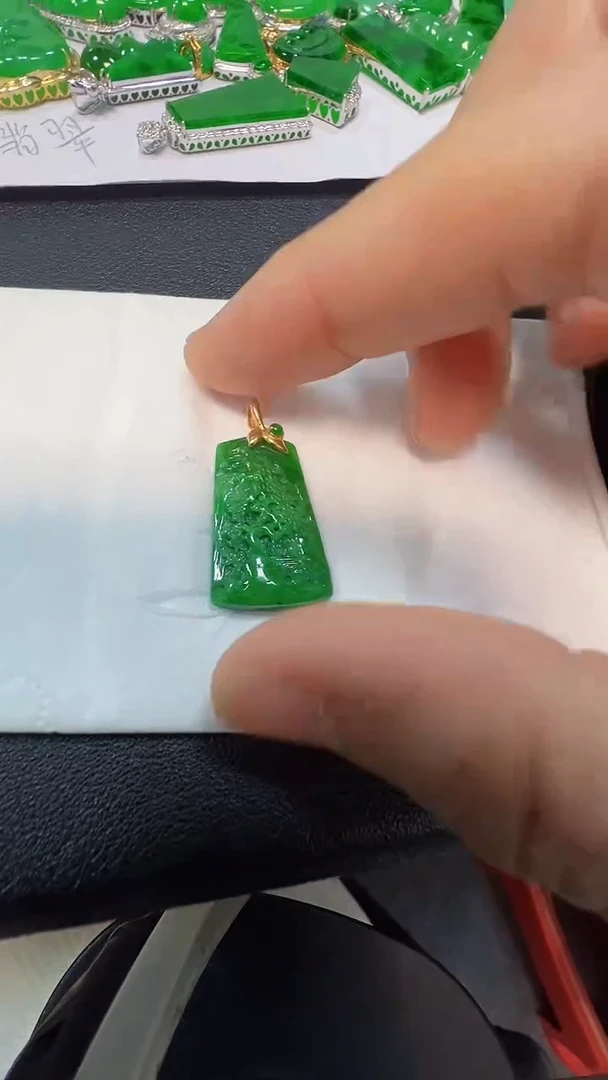 吊坠(不含链)18K金镶嵌翡翠580
