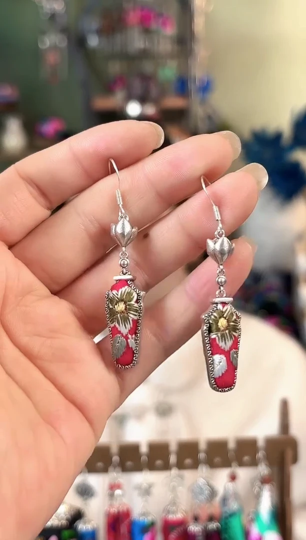 彩云南阁非遗老绣苗银饰品178