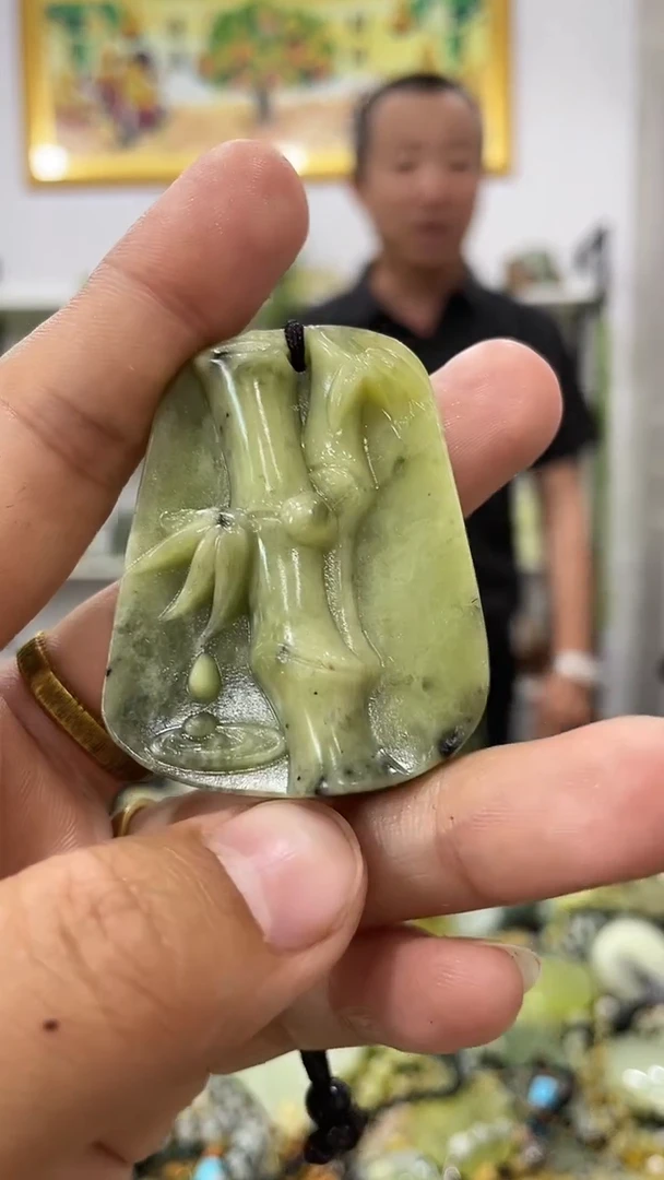 岫玉未镶嵌吊坠