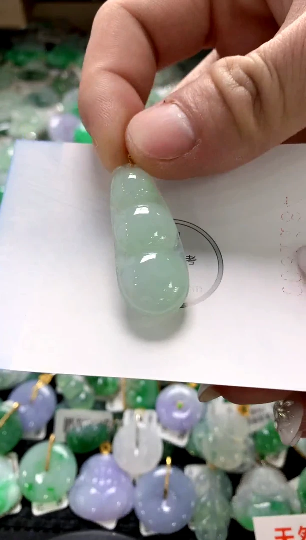 颈饰18K金镶嵌翡翠1111111111111111