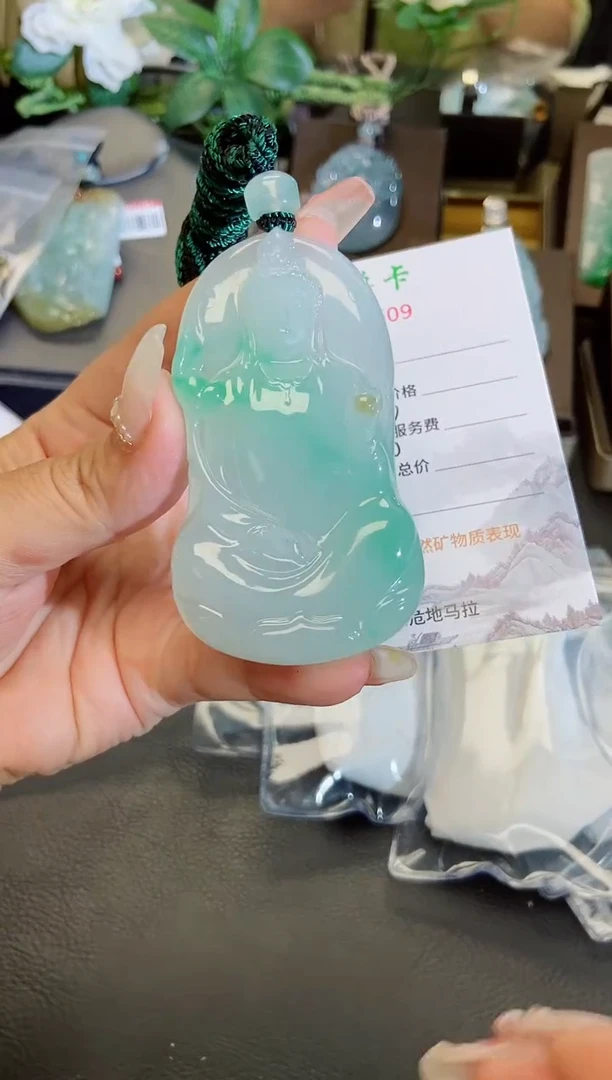 颈饰未镶嵌翡翠小*缅甸天然翡翠总价68000定金20000