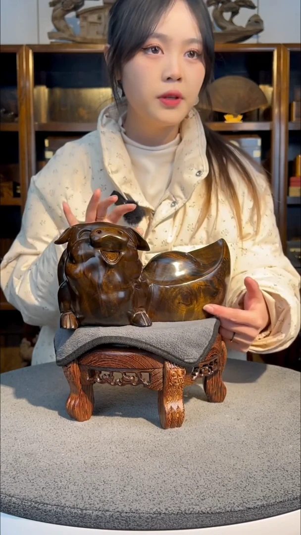 【闪购商品】金丝楠木雕元宝金猪