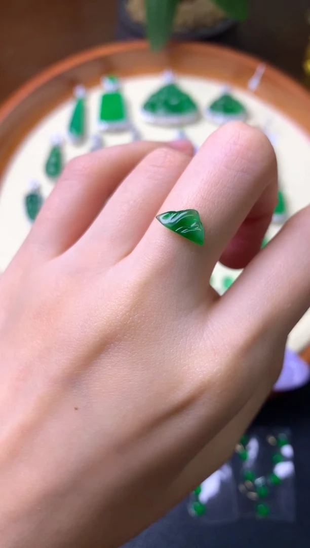 【闪购商品】定制翡翠未镶嵌裸石（镶嵌定制）