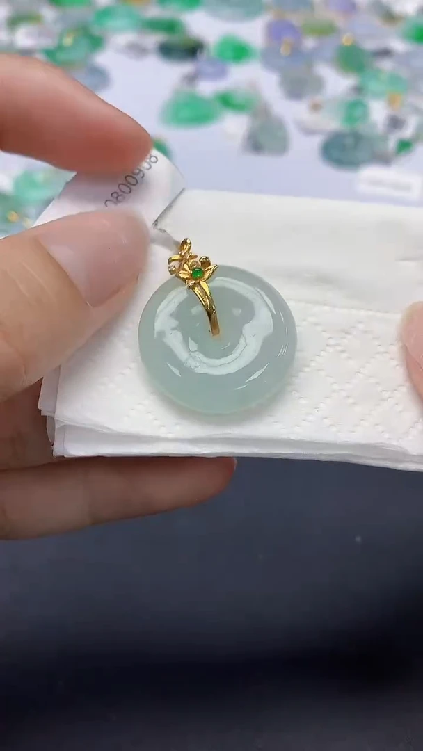 翡翠18K金镶嵌颈饰天然缅甸a货翡翠