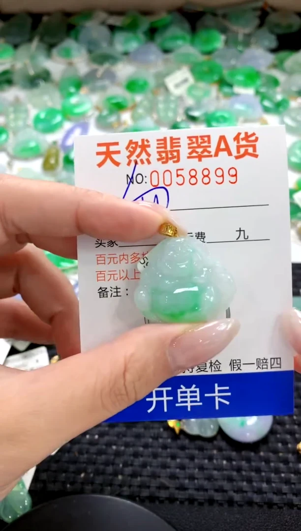翡翠18K金镶嵌颈饰1