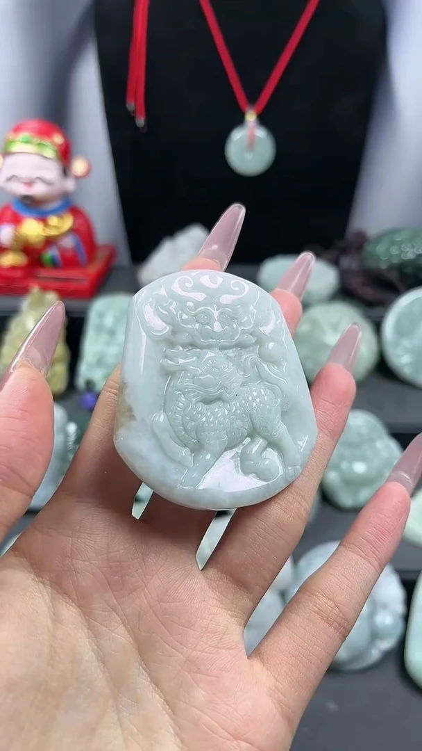 【闪购商品】翡翠颈饰未镶嵌麒麟