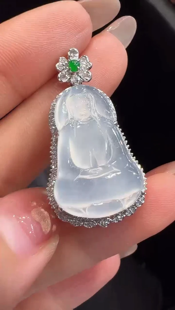 颈饰18K金镶嵌翡翠吊坠