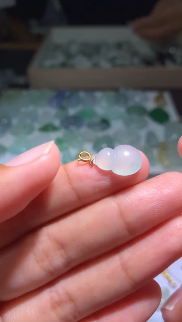 翡翠未镶嵌颈饰净货