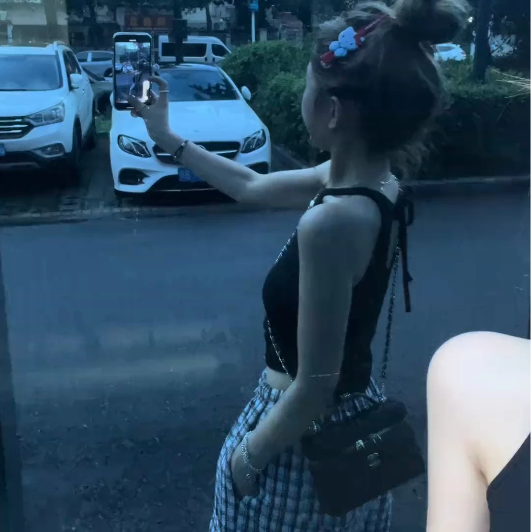 黑色辣妹挂脖吊带背心女夏季短款名媛气质高级感百搭修身上衣潮