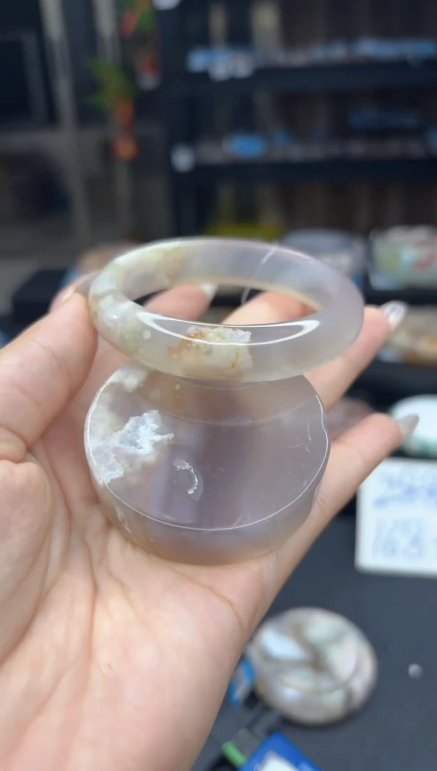 石英质玉手镯未镶嵌327(55圈赠送镯心)