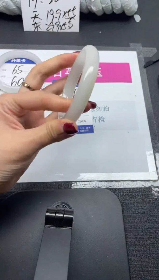 未镶嵌手镯石英质玉66-55