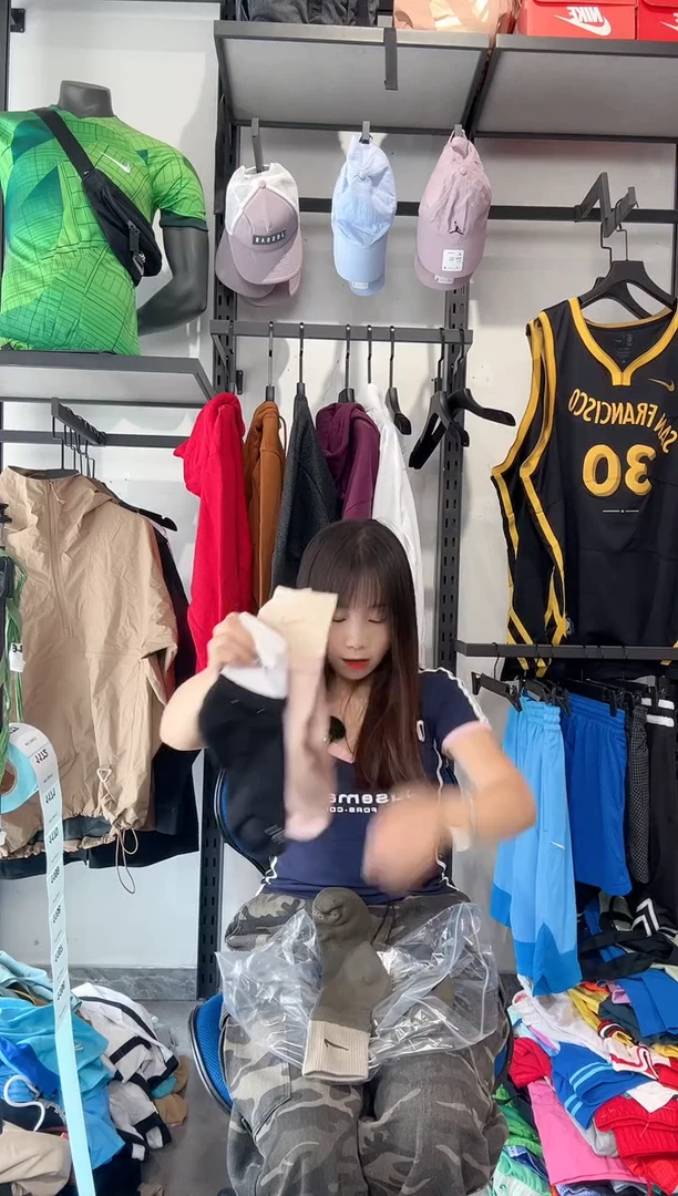 1166  编码 瑕疵款直播间过款为准 尺码