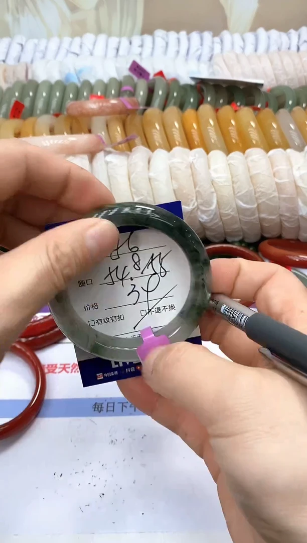 未镶嵌手镯石英质玉56