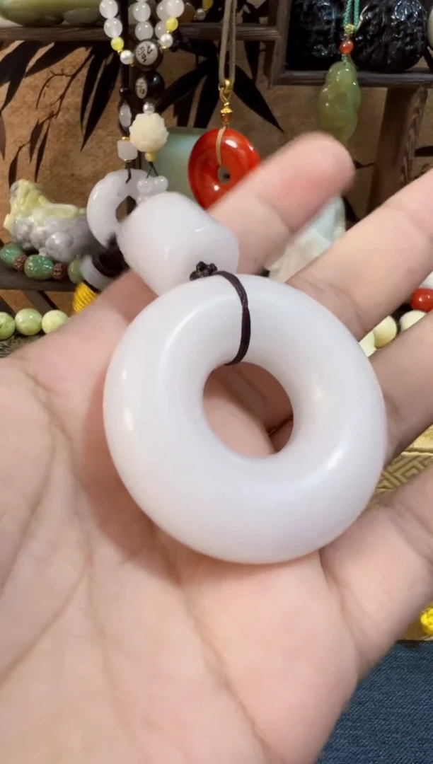 未镶嵌石英质玉笔搁石英 平安环（云石间）