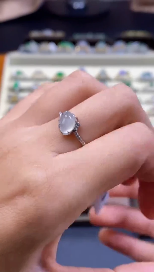 颈饰18K金镶嵌翡翠18668