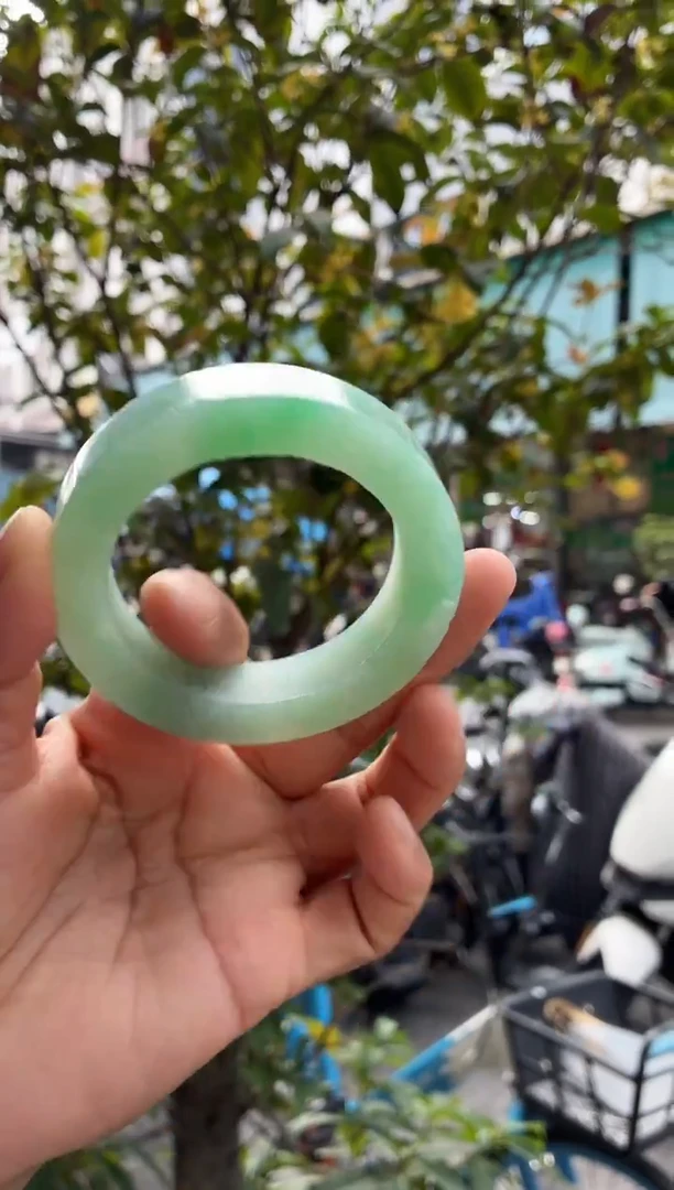 未镶嵌手镯定制定制翡翠参考价中万