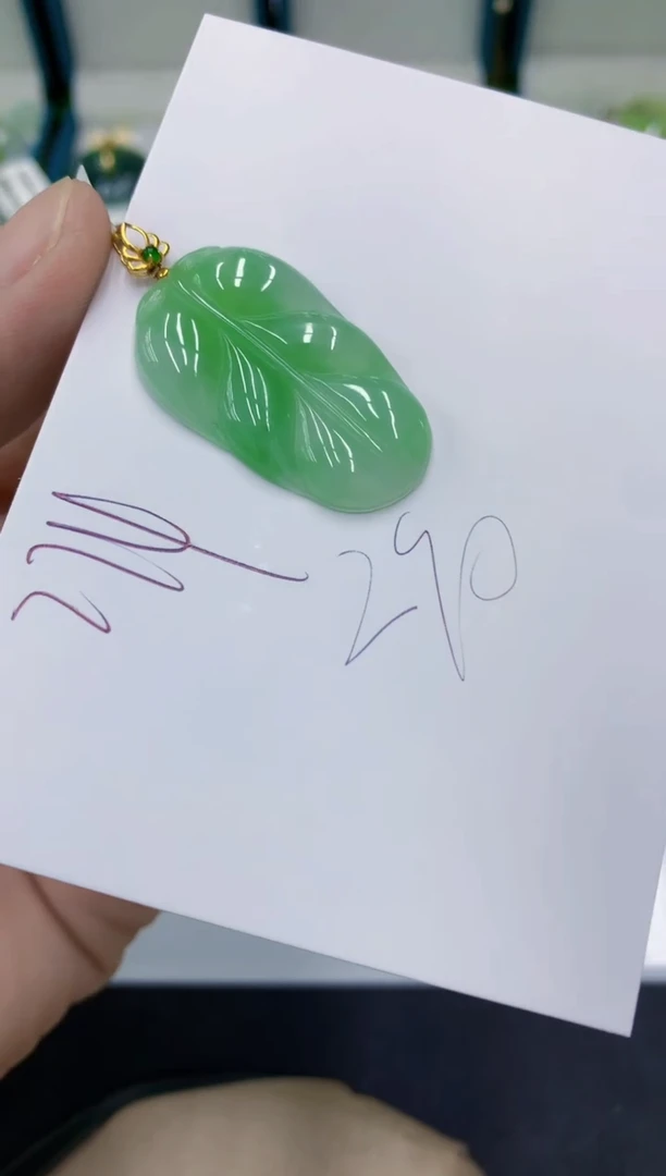 颈饰18K金镶嵌翡翠翡翠