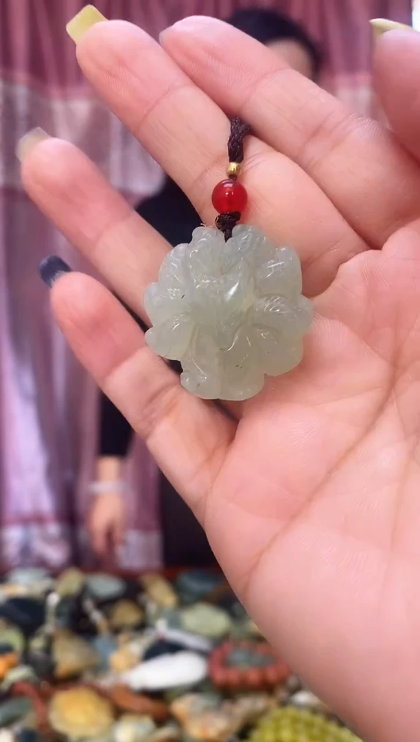 未镶嵌岫玉吊坠