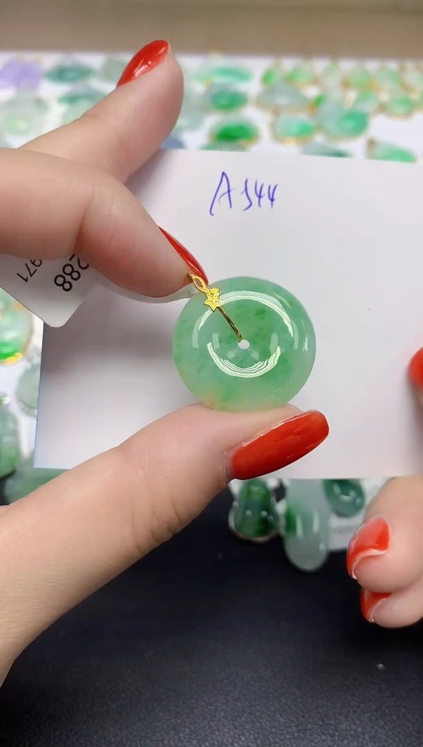 颈饰18K金镶嵌翡翠天然缅甸翡翠A货翡翠百元以上9元证书费自理