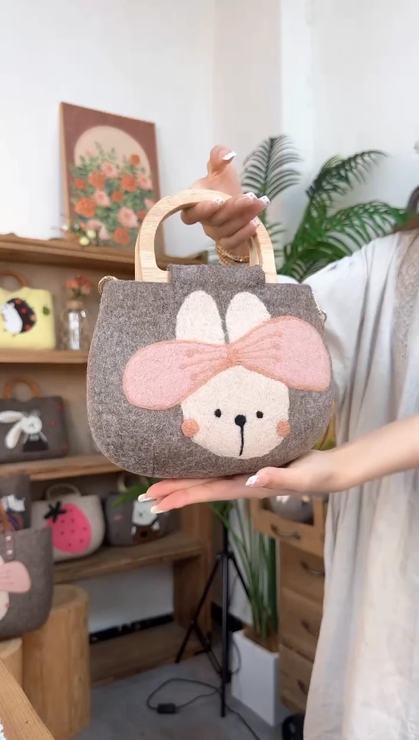 羊毛非遗纯手工 羊毛毡包包