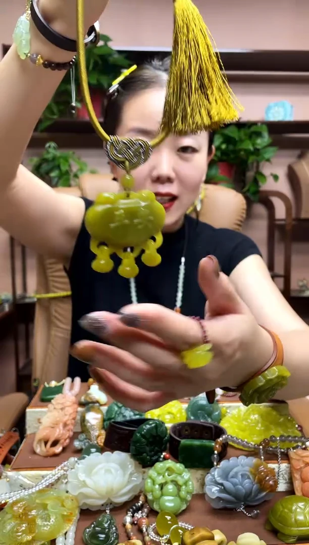 未镶嵌岫玉吊坠多样性发货发其中之一
