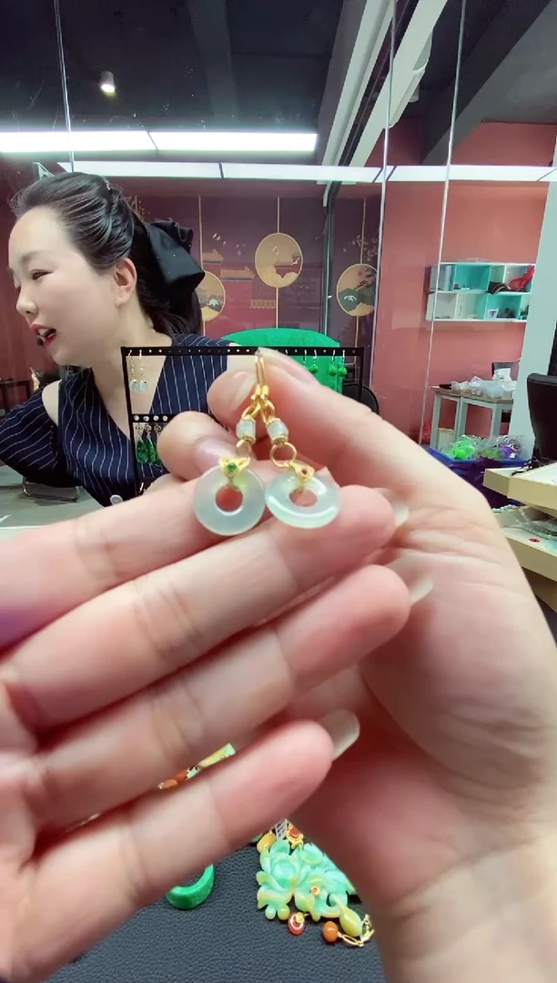 翡翠未镶嵌颈饰翡翠耳饰