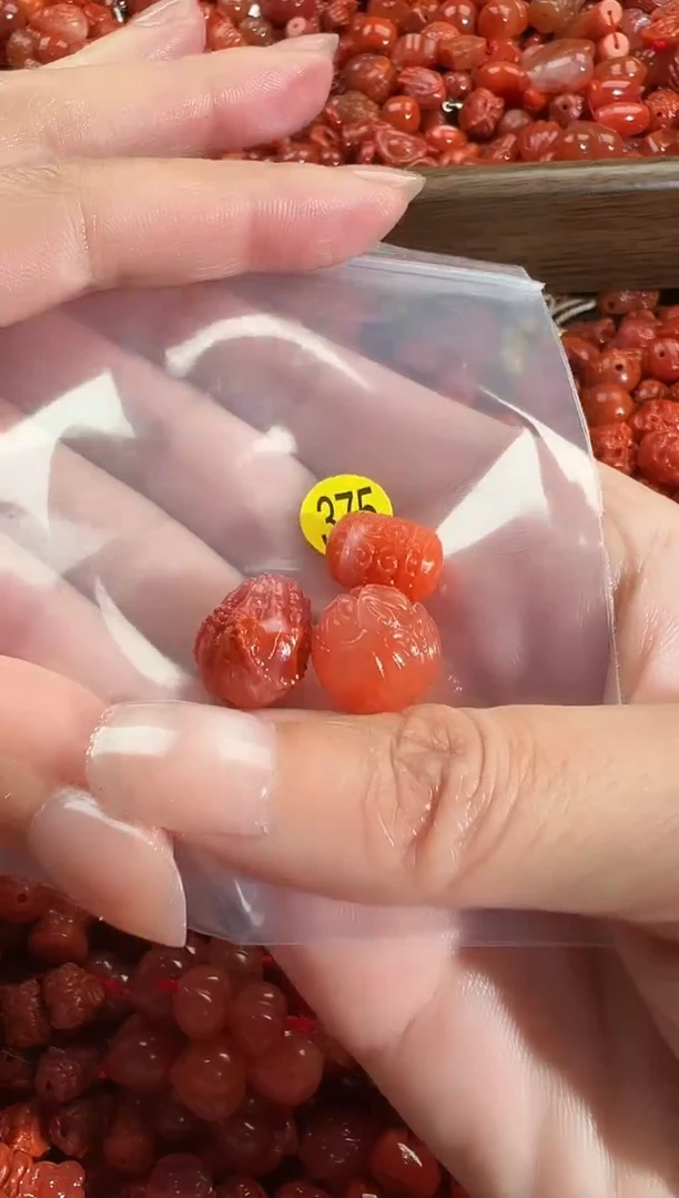 颈饰未镶嵌南红玛瑙1