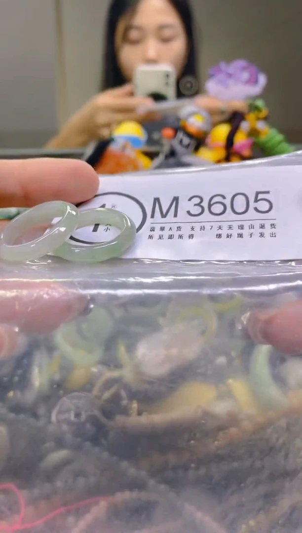 翡翠未镶嵌颈饰/M/翡翠A货，一件也是批发价