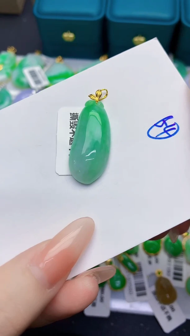 颈饰18K金镶嵌翡翠缅甸天然翡翠A货