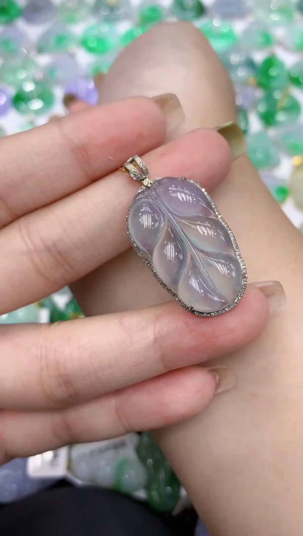 翡翠18K金镶嵌颈饰11111111111