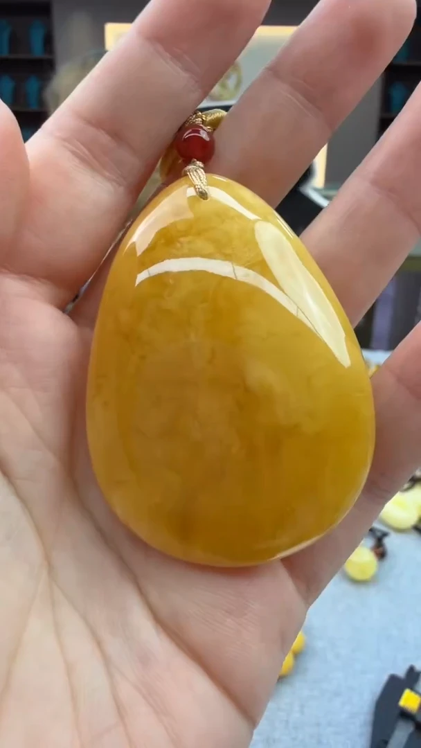 琥珀颈饰未镶嵌187秒拍号 假一罚三